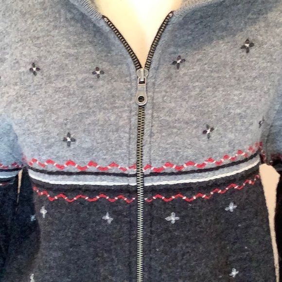 Woolrich Onyx Heather Zip front Wool Sweater with hood. Size Medium - Picture 2 of 11